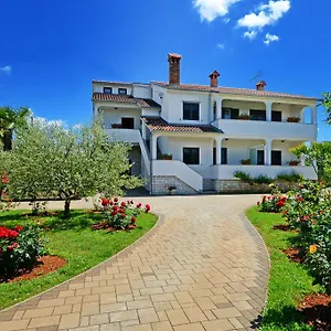 apartments-mira-veleniki.in-istria.net/